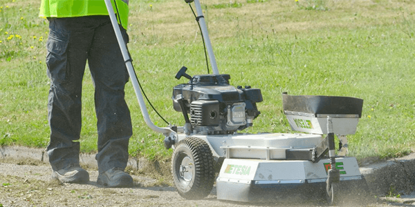 Machine à brosser et scarifier les mauvaises herbes ETESIA category